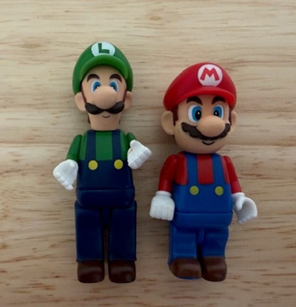 K'NEX Nintendo Super Mario Replacement Figures - Mario and Luigi